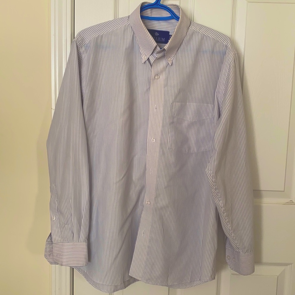 Mens shirt long sleeves soft fabric Medium in size
